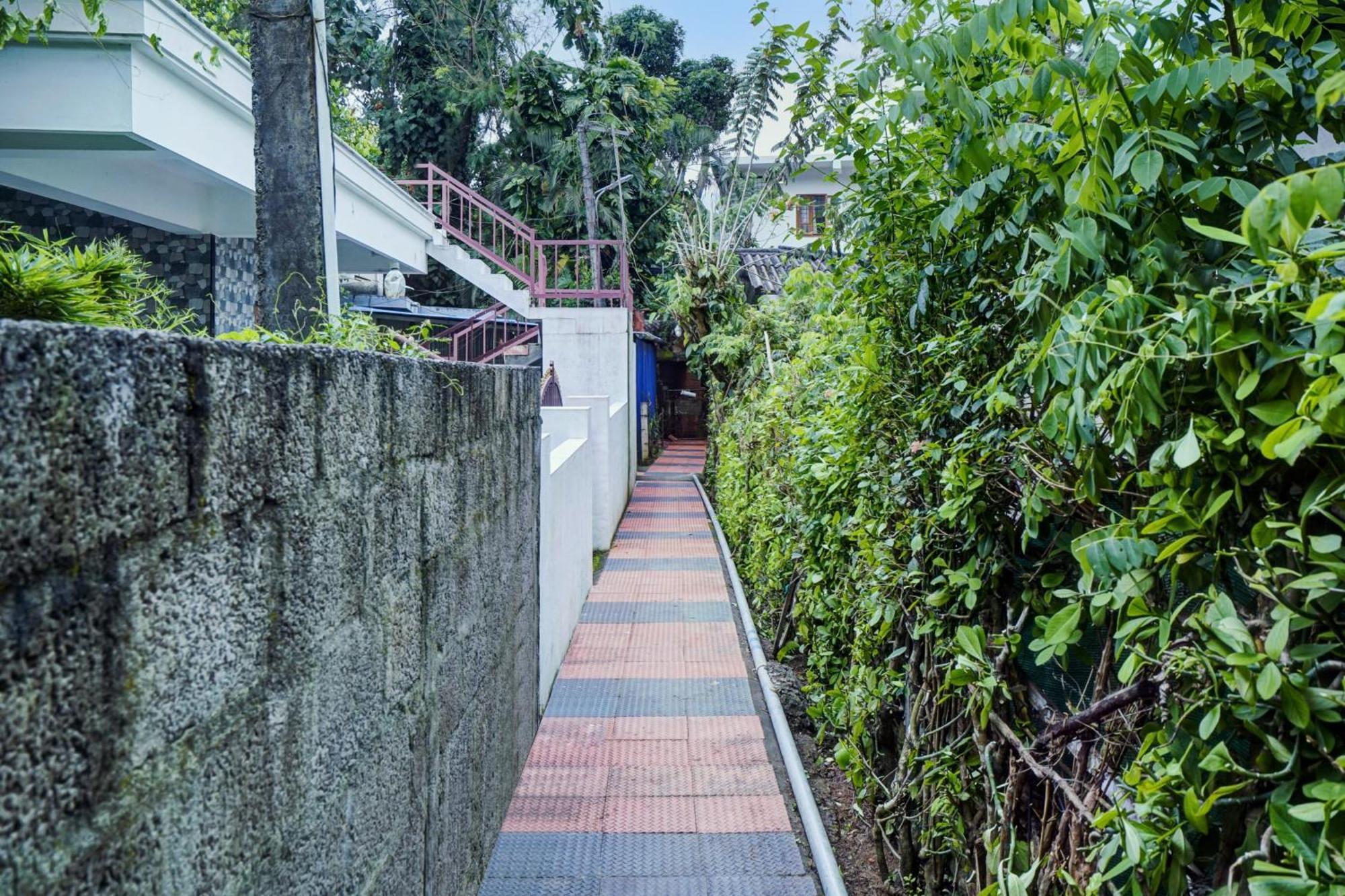 Oyo Flagship Meadow View Inn Thekkady Exteriör bild